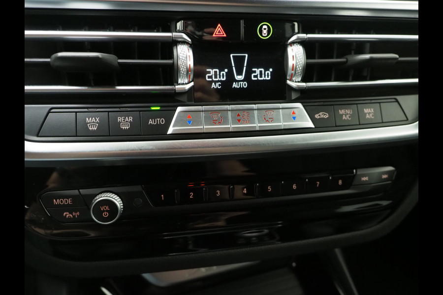 BMW X3 xDrive30e LCI 292PK | Leder | Sportstoelen | Zwarte Hemel | Camera | DAB | Carplay
