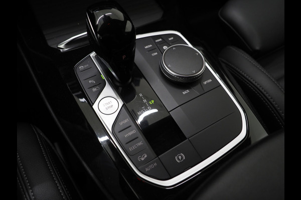 BMW X3 xDrive30e LCI 292PK | Leder | Sportstoelen | Zwarte Hemel | Camera | DAB | Carplay