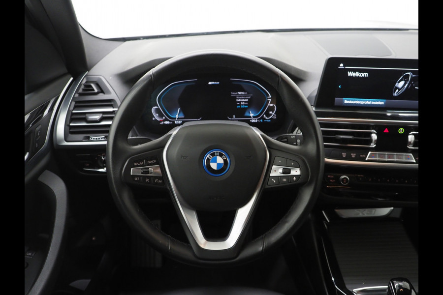 BMW X3 xDrive30e LCI 292PK | Leder | Sportstoelen | Zwarte Hemel | Camera | DAB | Carplay