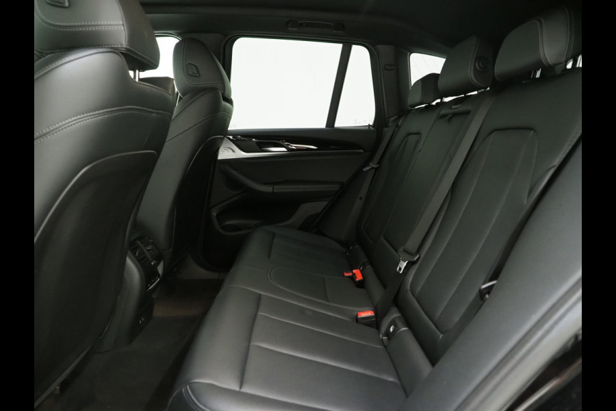 BMW X3 xDrive30e LCI 292PK | Leder | Sportstoelen | Zwarte Hemel | Camera | DAB | Carplay