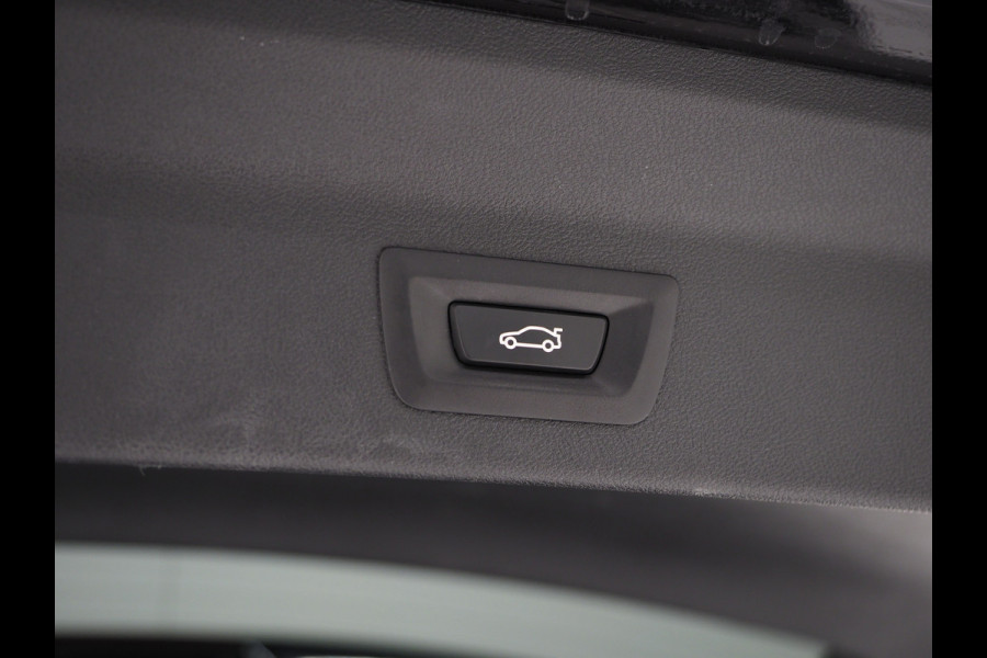 BMW X3 xDrive30e LCI 292PK | Leder | Sportstoelen | Zwarte Hemel | Camera | DAB | Carplay