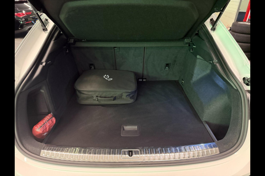 Audi Q3 Sportback 45 TFSI e 2X S-LINE BLACKLINE PANO/NAVI/DAB/LED/ECC/PDC/CRUISE///