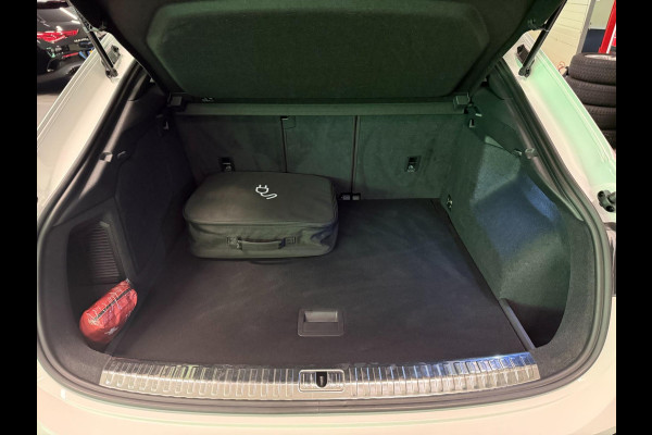 Audi Q3 Sportback 45 TFSI e 2X S-LINE BLACKLINE PANO/NAVI/DAB/LED/ECC/PDC/CRUISE///