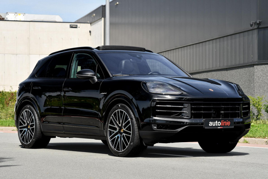 Porsche Cayenne 3.0 E-Hybrid. Nw Model, Chrono, Luchtvering, Pano, Memory, ACC, Camera, Trekhaak, Sfeer!