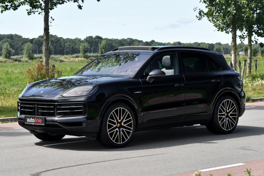 Porsche Cayenne 3.0 E-Hybrid. Nw Model, Chrono, Luchtvering, Pano, Memory, ACC, Camera, Trekhaak, Sfeer!