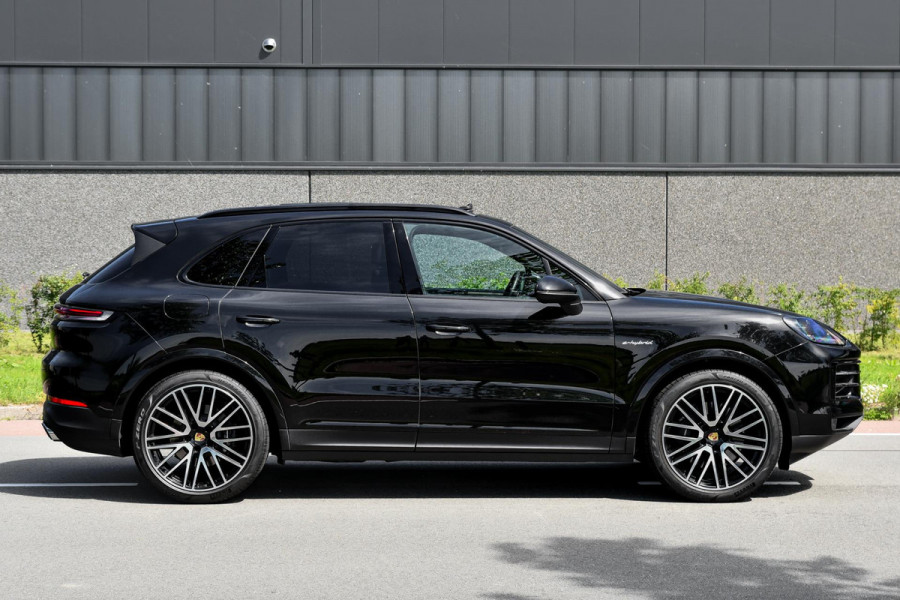 Porsche Cayenne 3.0 E-Hybrid. Nw Model, Chrono, Luchtvering, Pano, Memory, ACC, Camera, Trekhaak, Sfeer!