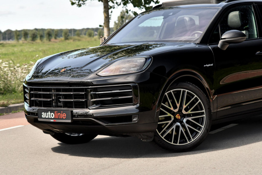 Porsche Cayenne 3.0 E-Hybrid. Nw Model, Chrono, Luchtvering, Pano, Memory, ACC, Camera, Trekhaak, Sfeer!