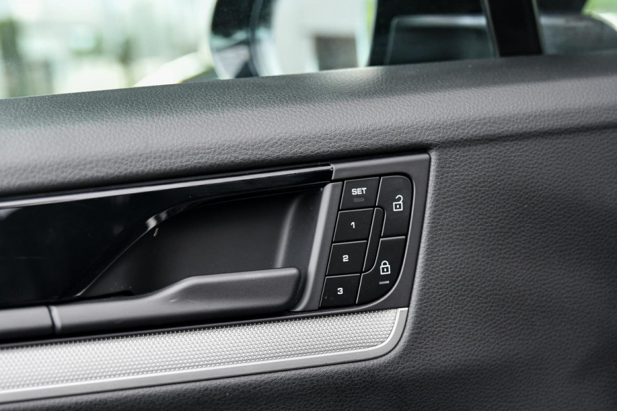 Porsche Cayenne 3.0 E-Hybrid. Nw Model, Chrono, Luchtvering, Pano, Memory, ACC, Camera, Trekhaak, Sfeer!