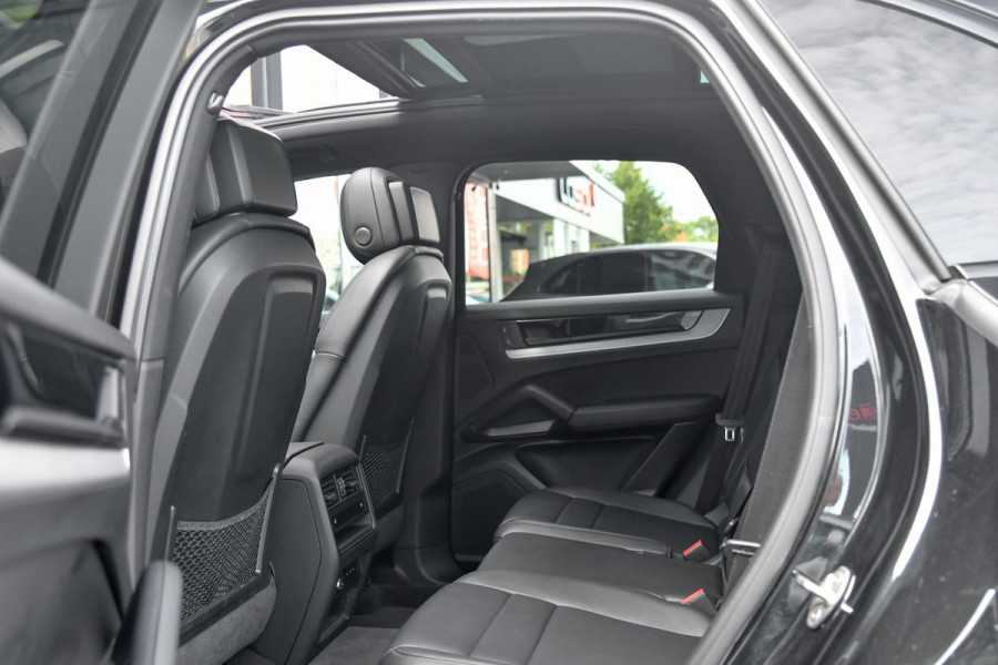 Porsche Cayenne 3.0 E-Hybrid. Nw Model, Chrono, Luchtvering, Pano, Memory, ACC, Camera, Trekhaak, Sfeer!