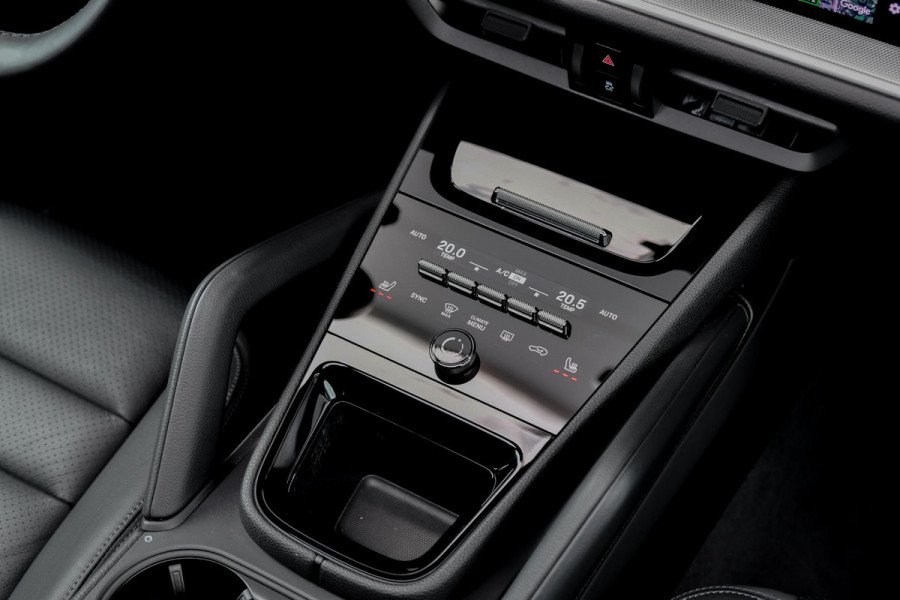 Porsche Cayenne 3.0 E-Hybrid. Nw Model, Chrono, Luchtvering, Pano, Memory, ACC, Camera, Trekhaak, Sfeer!