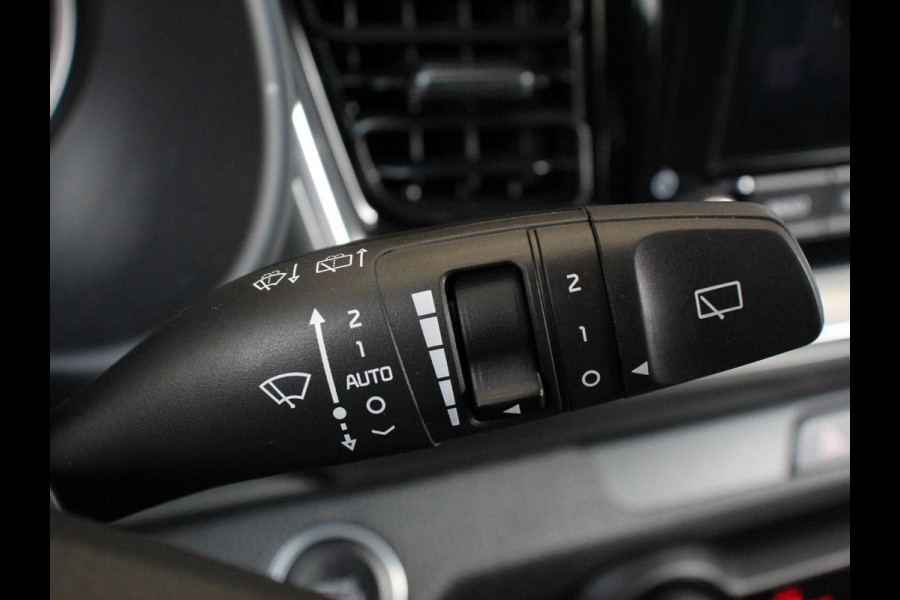 Kia Stonic 1.0 T-GDi MHEV DynamicPlusLine Climate control Adaptieve cruise control Achteruitrijcamera LED Verwarmde voorstoelen Verwarmde stuurwiel Parkeersensoren Apple Carplay/ Android Auto