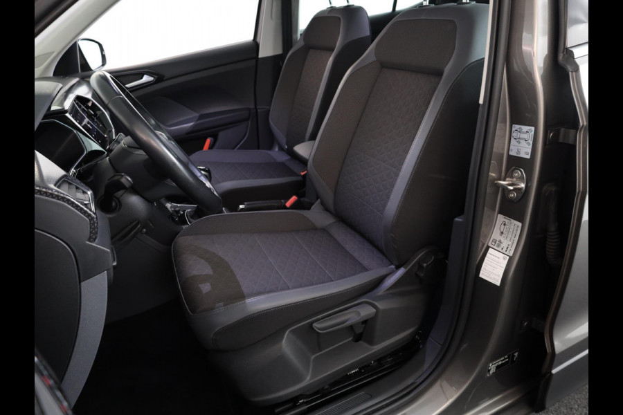 Volkswagen T-Cross 1.0 TSI Style 110 pk | Navigatie | Trekhaak | Parkeersensoren | Adaptieve cruise control | LED koplampen | Apple Carplay/Android Auto |