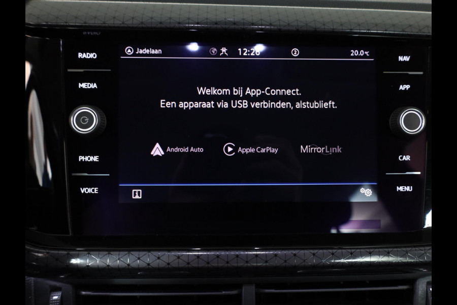 Volkswagen T-Cross 1.0 TSI Style 110 pk | Navigatie | Trekhaak | Parkeersensoren | Adaptieve cruise control | LED koplampen | Apple Carplay/Android Auto |