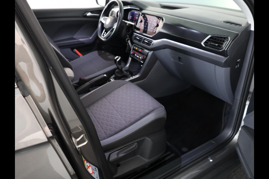 Volkswagen T-Cross 1.0 TSI Style 110 pk | Navigatie | Trekhaak | Parkeersensoren | Adaptieve cruise control | LED koplampen | Apple Carplay/Android Auto |