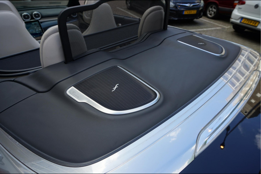 Mercedes-Benz CLE Cabriolet 200 AMG Line | Burmester | Sfeerverlichting | Stoelmassage + ventilatie + verwarming | Nekverwarming | Adaptieve cruise | Lane departure | Apple Carplay | Keyless