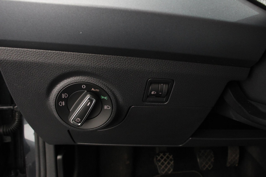 Seat Arona 1.0 TSI Style | Cruise Control | Airco | Parkeersensoren Achter | Stoelverwarming | lichtmetalen Velgen |
