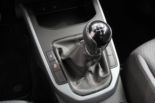 Seat Arona 1.0 TSI Style | Cruise Control | Airco | Parkeersensoren Achter | Stoelverwarming | lichtmetalen Velgen |