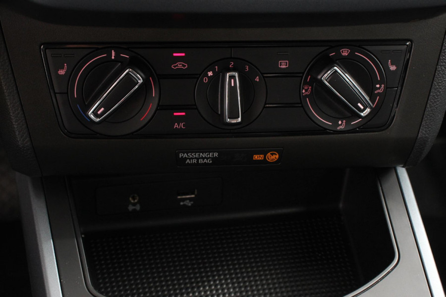 Seat Arona 1.0 TSI Style | Cruise Control | Airco | Parkeersensoren Achter | Stoelverwarming | lichtmetalen Velgen |
