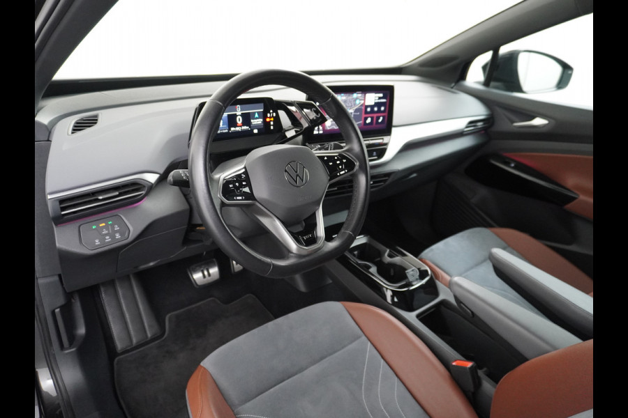 Volkswagen ID.4 1st 77kWh 204PK Trekhaak first Warmtepomp Adap.Cruise Apple Carplay/Android Auto Navi Ecc Pdc Head-Up Display DAB Keyless Matrix Stoelverwarming Rijstrooksensor Geluidsisolerend glas Connected services Draadloze telefoonlader Verkeersbord detectie Origineel Nederlandse Auto €48.913,- Nieuwprijs