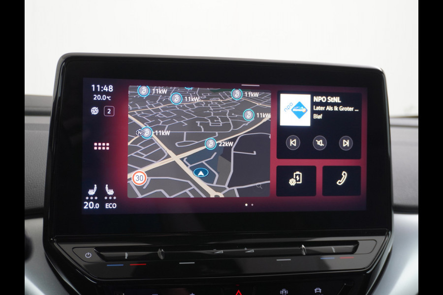 Volkswagen ID.4 1st 77kWh 204PK Trekhaak first Warmtepomp Adap.Cruise Apple Carplay/Android Auto Navi Ecc Pdc Head-Up Display DAB Keyless Matrix Stoelverwarming Rijstrooksensor Geluidsisolerend glas Connected services Draadloze telefoonlader Verkeersbord detectie Origineel Nederlandse Auto €48.913,- Nieuwprijs