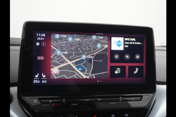 Volkswagen ID.4 1st 77kWh 204PK Trekhaak first Warmtepomp Adap.Cruise Apple Carplay/Android Auto Navi Ecc Pdc Head-Up Display DAB Keyless Matrix Stoelverwarming Rijstrooksensor Geluidsisolerend glas Connected services Draadloze telefoonlader Verkeersbord detectie Origineel Nederlandse Auto €48.913,- Nieuwprijs