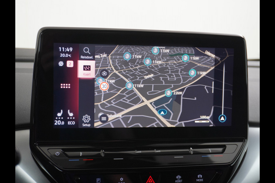 Volkswagen ID.4 1st 77kWh 204PK Trekhaak first Warmtepomp Adap.Cruise Apple Carplay/Android Auto Navi Ecc Pdc Head-Up Display DAB Keyless Matrix Stoelverwarming Rijstrooksensor Geluidsisolerend glas Connected services Draadloze telefoonlader Verkeersbord detectie Origineel Nederlandse Auto €48.913,- Nieuwprijs