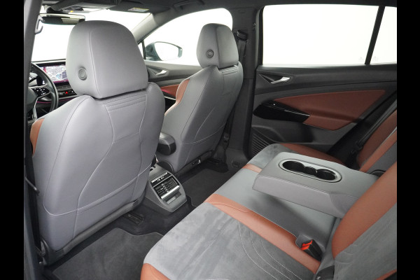 Volkswagen ID.4 1st 77kWh 204PK Trekhaak first Warmtepomp Adap.Cruise Apple Carplay/Android Auto Navi Ecc Pdc Head-Up Display DAB Keyless Matrix Stoelverwarming Rijstrooksensor Geluidsisolerend glas Connected services Draadloze telefoonlader Verkeersbord detectie Origineel Nederlandse Auto €48.913,- Nieuwprijs