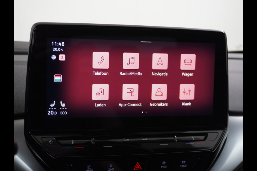 Volkswagen ID.4 1st 77kWh 204PK Trekhaak first Warmtepomp Adap.Cruise Apple Carplay/Android Auto Navi Ecc Pdc Head-Up Display DAB Keyless Matrix Stoelverwarming Rijstrooksensor Geluidsisolerend glas Connected services Draadloze telefoonlader Verkeersbord detectie Origineel Nederlandse Auto €48.913,- Nieuwprijs