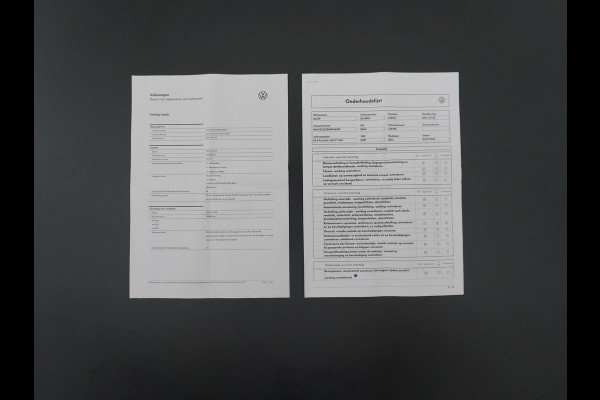 Volkswagen ID.4 1st 77kWh 204PK Trekhaak first Warmtepomp Adap.Cruise Apple Carplay/Android Auto Navi Ecc Pdc Head-Up Display DAB Keyless Matrix Stoelverwarming Rijstrooksensor Geluidsisolerend glas Connected services Draadloze telefoonlader Verkeersbord detectie Origineel Nederlandse Auto €48.913,- Nieuwprijs