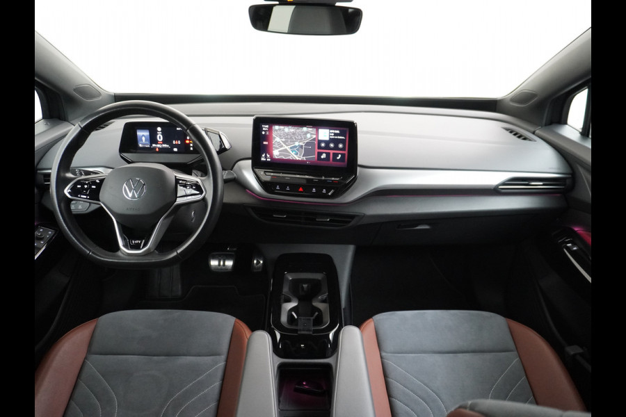 Volkswagen ID.4 1st 77kWh 204PK Trekhaak first Warmtepomp Adap.Cruise Apple Carplay/Android Auto Navi Ecc Pdc Head-Up Display DAB Keyless Matrix Stoelverwarming Rijstrooksensor Geluidsisolerend glas Connected services Draadloze telefoonlader Verkeersbord detectie Origineel Nederlandse Auto €48.913,- Nieuwprijs