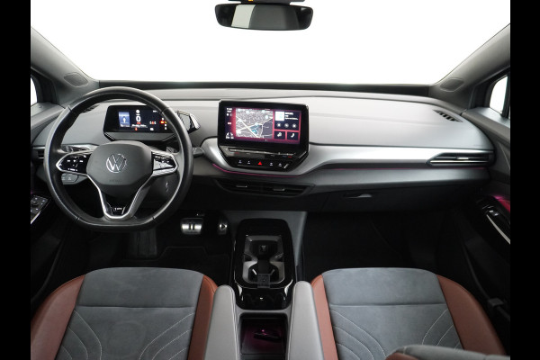 Volkswagen ID.4 1st 77kWh 204PK Trekhaak first Warmtepomp Adap.Cruise Apple Carplay/Android Auto Navi Ecc Pdc Head-Up Display DAB Keyless Matrix Stoelverwarming Rijstrooksensor Geluidsisolerend glas Connected services Draadloze telefoonlader Verkeersbord detectie Origineel Nederlandse Auto €48.913,- Nieuwprijs
