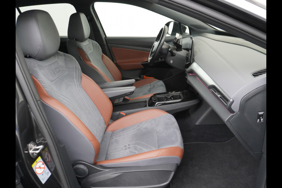 Volkswagen ID.4 1st 77kWh 204PK Trekhaak first Warmtepomp Adap.Cruise Apple Carplay/Android Auto Navi Ecc Pdc Head-Up Display DAB Keyless Matrix Stoelverwarming Rijstrooksensor Geluidsisolerend glas Connected services Draadloze telefoonlader Verkeersbord detectie Origineel Nederlandse Auto €48.913,- Nieuwprijs