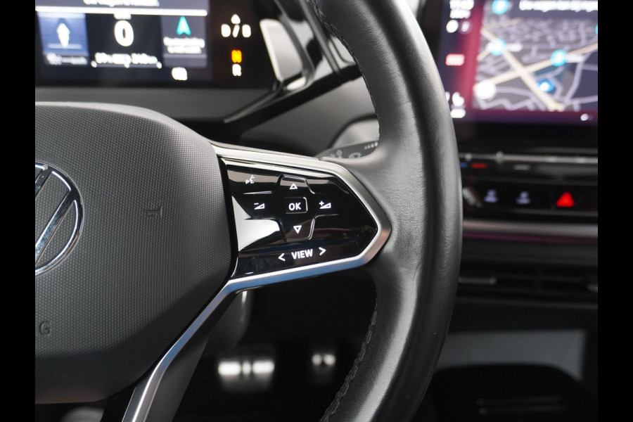 Volkswagen ID.4 1st 77kWh 204PK Trekhaak first Warmtepomp Adap.Cruise Apple Carplay/Android Auto Navi Ecc Pdc Head-Up Display DAB Keyless Matrix Stoelverwarming Rijstrooksensor Geluidsisolerend glas Connected services Draadloze telefoonlader Verkeersbord detectie Origineel Nederlandse Auto €48.913,- Nieuwprijs