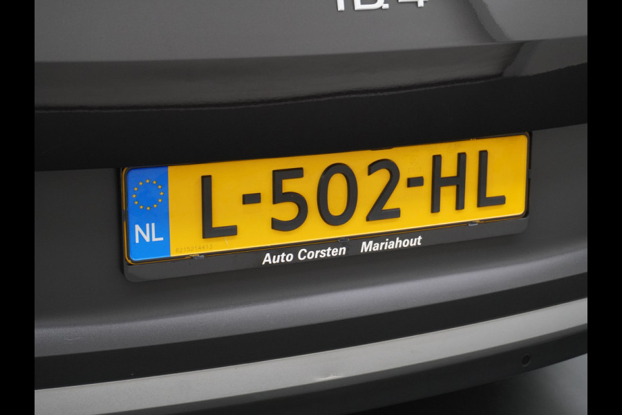 Volkswagen ID.4 1st 77kWh 204PK Trekhaak first Warmtepomp Adap.Cruise Apple Carplay/Android Auto Navi Ecc Pdc Head-Up Display DAB Keyless Matrix Stoelverwarming Rijstrooksensor Geluidsisolerend glas Connected services Draadloze telefoonlader Verkeersbord detectie Origineel Nederlandse Auto €48.913,- Nieuwprijs