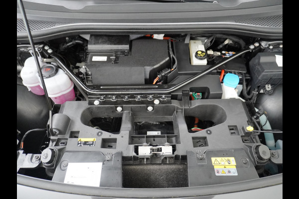 Volkswagen ID.4 1st 77kWh 204PK Trekhaak first Warmtepomp Adap.Cruise Apple Carplay/Android Auto Navi Ecc Pdc Head-Up Display DAB Keyless Matrix Stoelverwarming Rijstrooksensor Geluidsisolerend glas Connected services Draadloze telefoonlader Verkeersbord detectie Origineel Nederlandse Auto €48.913,- Nieuwprijs