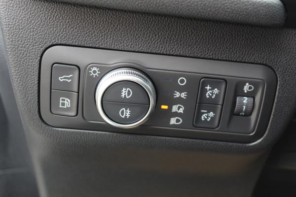 Ford Kuga 2.5 PHEV ST-Line X , In nieuw staat , Hoge Zit en veel comfort Climate control , Navigatie , Camera ,Stoel en voorruit verwarming Parkeersensoren rondom , Elek.bestuurstoel 1500kg trekgewicht