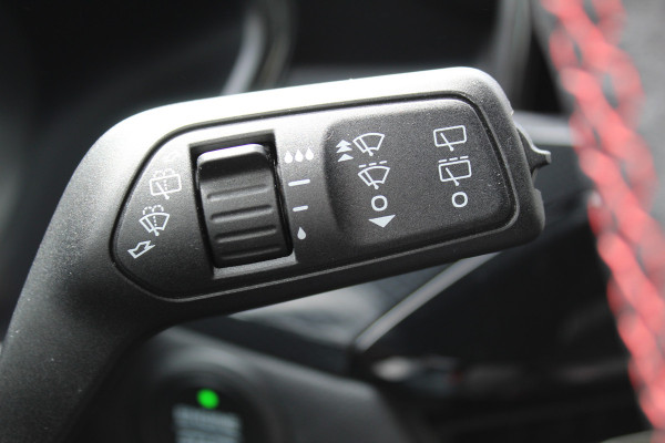 Ford Kuga 2.5 PHEV ST-Line X , In nieuw staat , Hoge Zit en veel comfort Climate control , Navigatie , Camera ,Stoel en voorruit verwarming Parkeersensoren rondom , Elek.bestuurstoel 1500kg trekgewicht