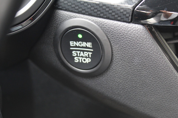 Ford Kuga 2.5 PHEV ST-Line X , In nieuw staat , Hoge Zit en veel comfort Climate control , Navigatie , Camera ,Stoel en voorruit verwarming Parkeersensoren rondom , Elek.bestuurstoel 1500kg trekgewicht