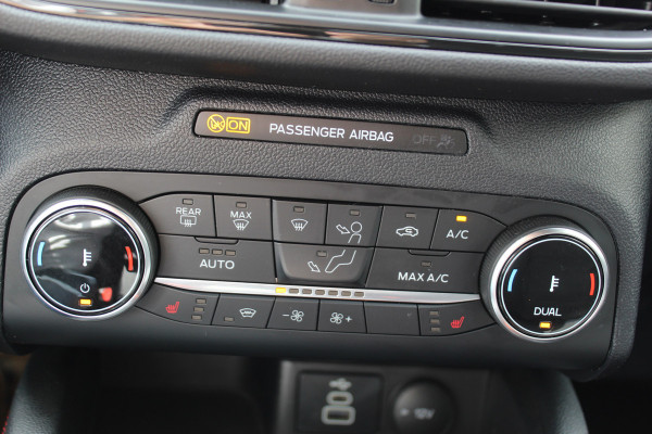 Ford Kuga 2.5 PHEV ST-Line X , In nieuw staat , Hoge Zit en veel comfort Climate control , Navigatie , Camera ,Stoel en voorruit verwarming Parkeersensoren rondom , Elek.bestuurstoel 1500kg trekgewicht