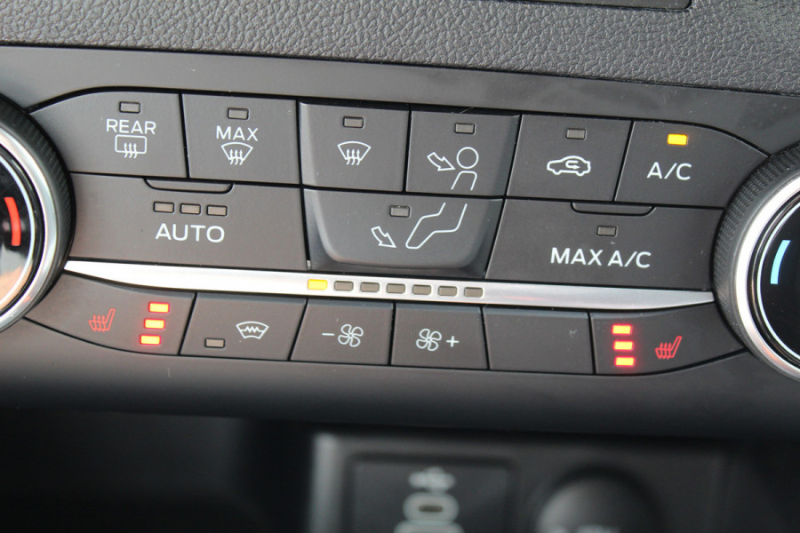 Ford Kuga 2.5 PHEV ST-Line X , In nieuw staat , Hoge Zit en veel comfort Climate control , Navigatie , Camera ,Stoel en voorruit verwarming Parkeersensoren rondom , Elek.bestuurstoel 1500kg trekgewicht