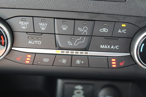 Ford Kuga 2.5 PHEV ST-Line X , In nieuw staat , Hoge Zit en veel comfort Climate control , Navigatie , Camera ,Stoel en voorruit verwarming Parkeersensoren rondom , Elek.bestuurstoel 1500kg trekgewicht