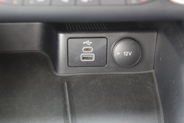 Ford Kuga 2.5 PHEV ST-Line X , In nieuw staat , Hoge Zit en veel comfort Climate control , Navigatie , Camera ,Stoel en voorruit verwarming Parkeersensoren rondom , Elek.bestuurstoel 1500kg trekgewicht