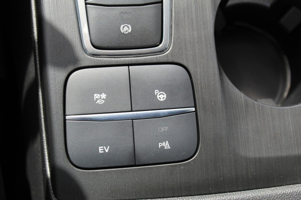 Ford Kuga 2.5 PHEV ST-Line X , In nieuw staat , Hoge Zit en veel comfort Climate control , Navigatie , Camera ,Stoel en voorruit verwarming Parkeersensoren rondom , Elek.bestuurstoel 1500kg trekgewicht