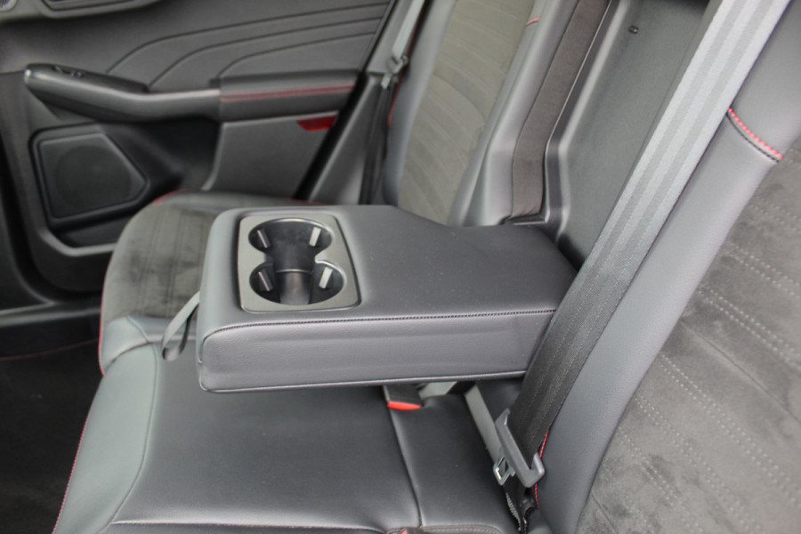 Ford Kuga 2.5 PHEV ST-Line X , In nieuw staat , Hoge Zit en veel comfort Climate control , Navigatie , Camera ,Stoel en voorruit verwarming Parkeersensoren rondom , Elek.bestuurstoel 1500kg trekgewicht