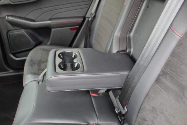Ford Kuga 2.5 PHEV ST-Line X , In nieuw staat , Hoge Zit en veel comfort Climate control , Navigatie , Camera ,Stoel en voorruit verwarming Parkeersensoren rondom , Elek.bestuurstoel 1500kg trekgewicht