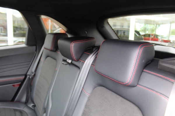Ford Kuga 2.5 PHEV ST-Line X , In nieuw staat , Hoge Zit en veel comfort Climate control , Navigatie , Camera ,Stoel en voorruit verwarming Parkeersensoren rondom , Elek.bestuurstoel 1500kg trekgewicht
