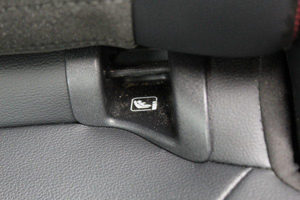 Ford Kuga 2.5 PHEV ST-Line X , In nieuw staat , Hoge Zit en veel comfort Climate control , Navigatie , Camera ,Stoel en voorruit verwarming Parkeersensoren rondom , Elek.bestuurstoel 1500kg trekgewicht