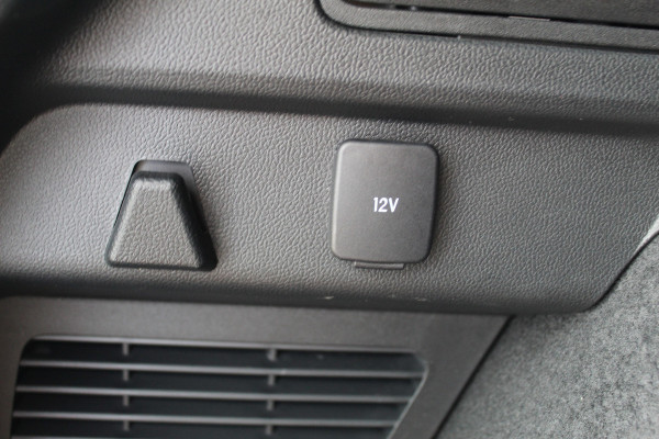 Ford Kuga 2.5 PHEV ST-Line X , In nieuw staat , Hoge Zit en veel comfort Climate control , Navigatie , Camera ,Stoel en voorruit verwarming Parkeersensoren rondom , Elek.bestuurstoel 1500kg trekgewicht