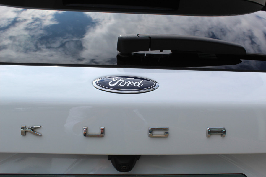 Ford Kuga 2.5 PHEV ST-Line X , In nieuw staat , Hoge Zit en veel comfort Climate control , Navigatie , Camera ,Stoel en voorruit verwarming Parkeersensoren rondom , Elek.bestuurstoel 1500kg trekgewicht