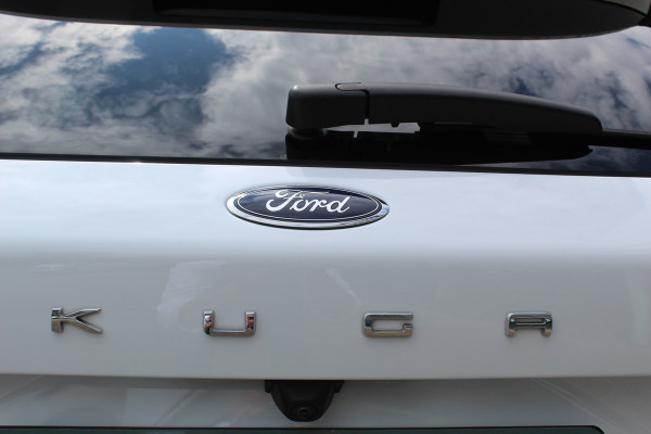 Ford Kuga 2.5 PHEV ST-Line X , In nieuw staat , Hoge Zit en veel comfort Climate control , Navigatie , Camera ,Stoel en voorruit verwarming Parkeersensoren rondom , Elek.bestuurstoel 1500kg trekgewicht